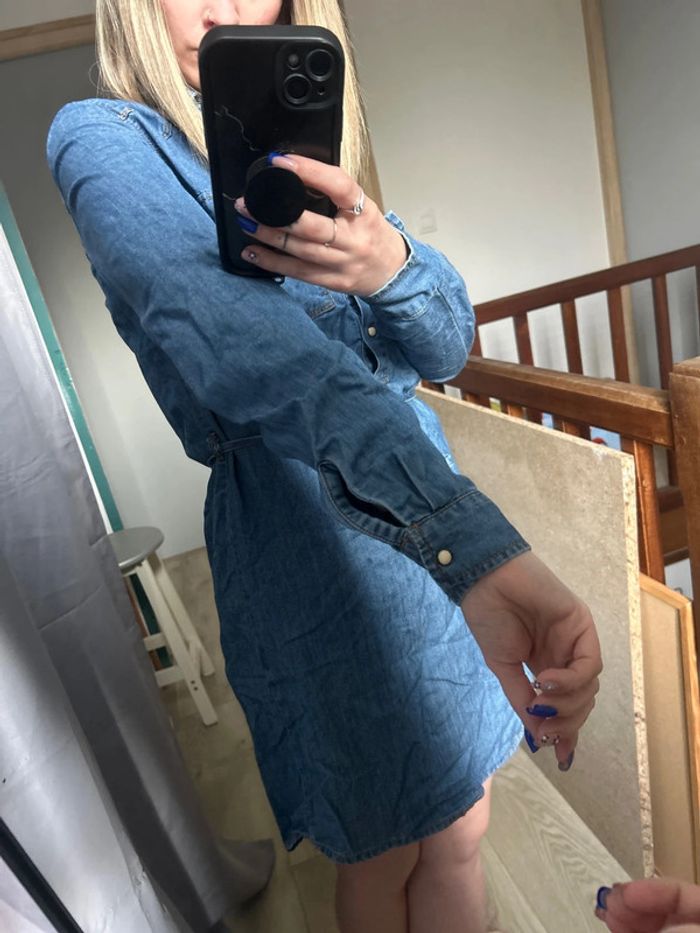 Jolie robe en jean - photo numéro 3