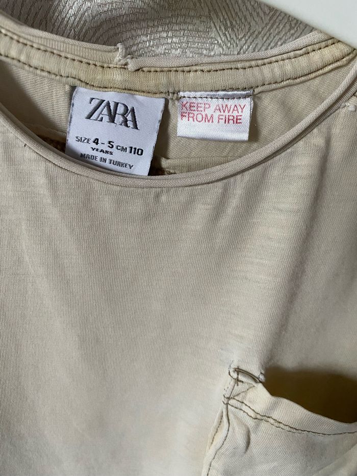 Très beau T-shirt beige coutures marron 4-5 ans Zara - photo numéro 2