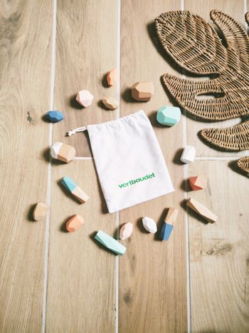 🪨Lot de menhirs/ pierres en bois multicolores à empiler/superposer marque Vertbaudet