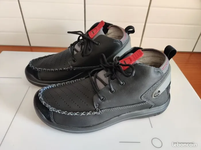 NEUF Crocs chaussures homme en cuir taille FR 43 / US 9.5 modèle "Linden Boot"