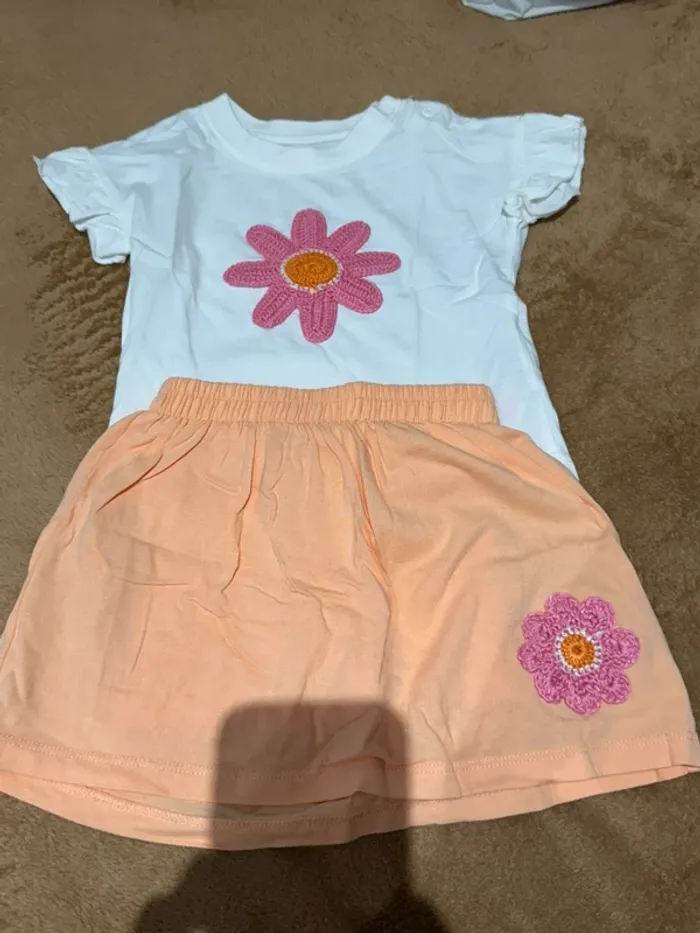 Ensemble été avec fleur brodée