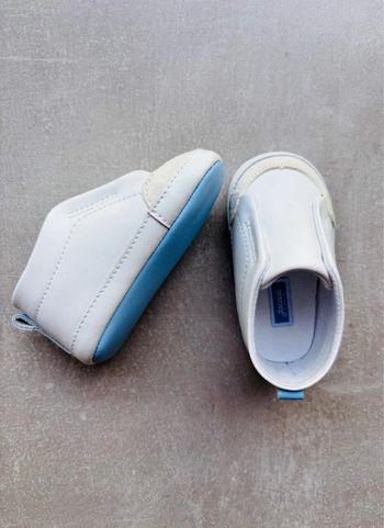 Magnifiques baskets en cuir souple bébé Jacadi blanches et bleu ciel neuves