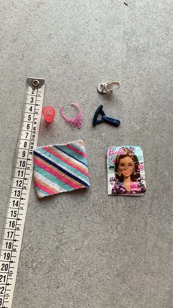 Lot divers accessoires ba verre collier barbie etc