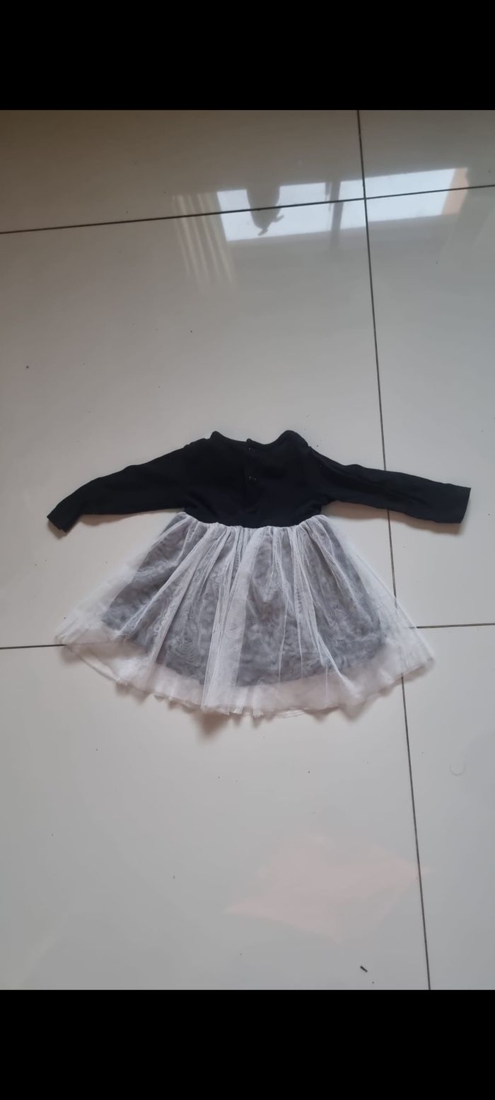 Robe disney baby taille 9 mois - photo numéro 2