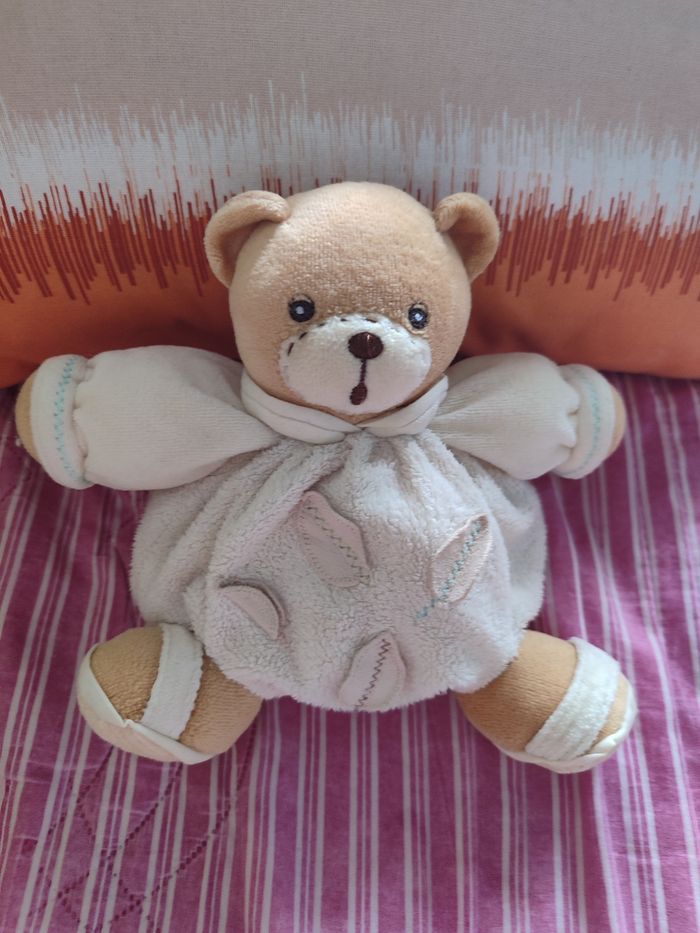 Doudou ours beige feuilles kaloo