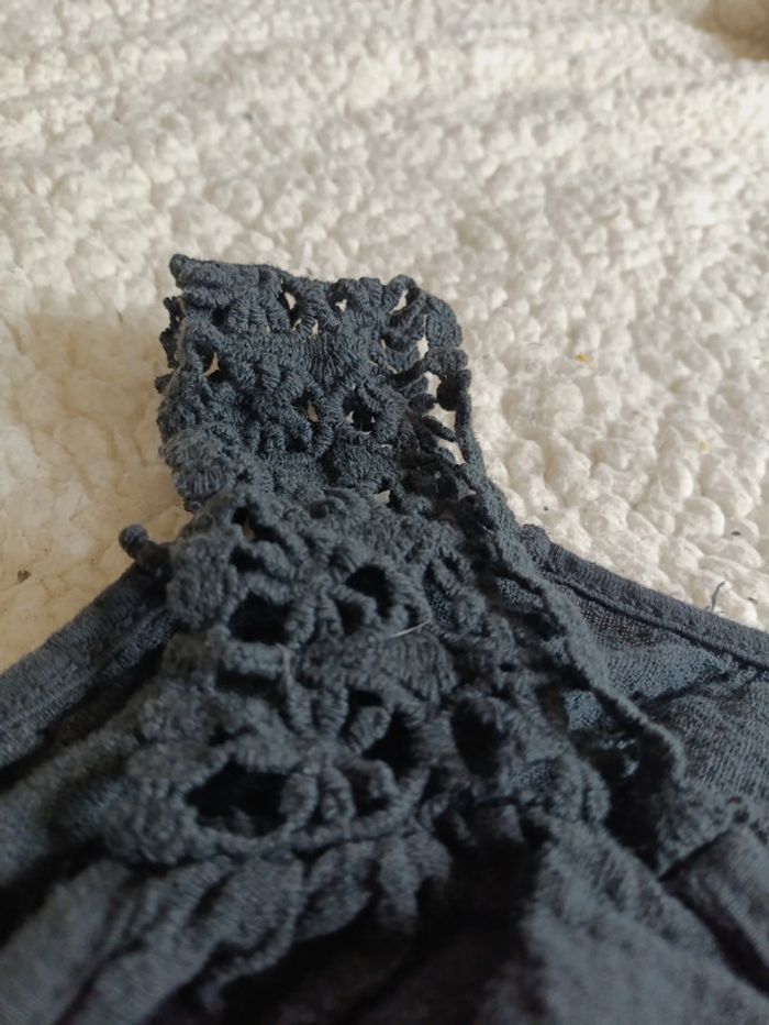 Top noir à bretelles larges style bohème – détails crochet vintage - photo numéro 2