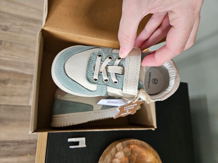 Baskets garçons taille 25 neuves - photo numéro 4