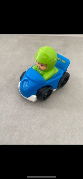 Jouet voiture de course et son pilote