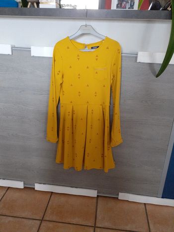 Tres jolie robe moutarde