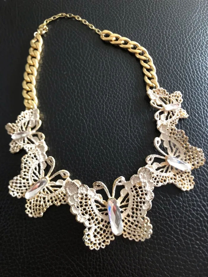 Collier fantaisie papillon - photo numéro 2