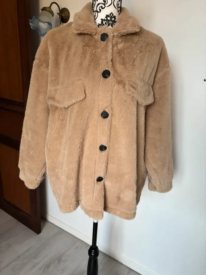 Veste en fausse fourrure beige S/M