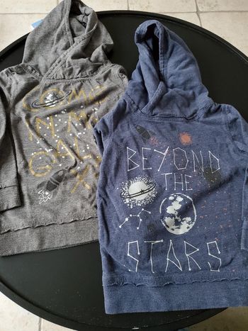 Lot 2 t-shirts manches longues capuches 5 ans