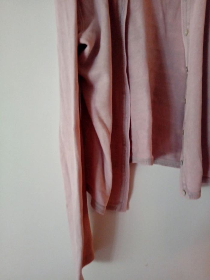 Joli gilet rose. Camaïeu.  Taille S. - photo numéro 2