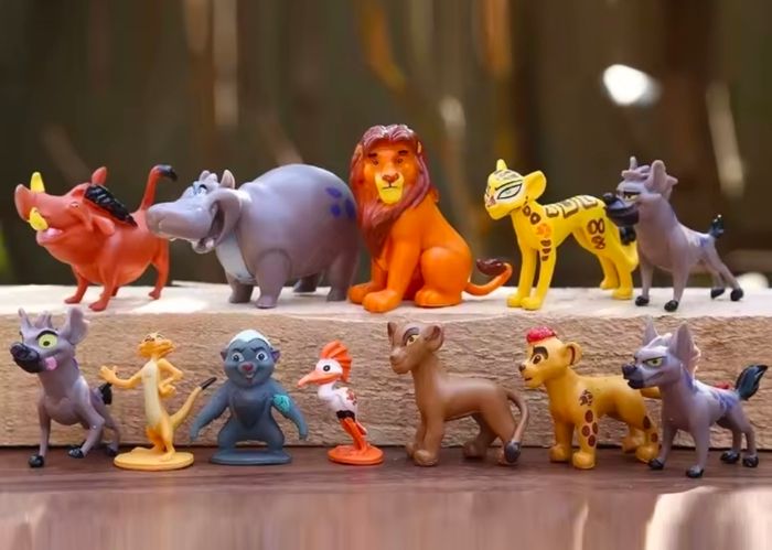 Lot de 12 Figurines Le Roi Lion / La Garde Du Roi Lion. Neuf