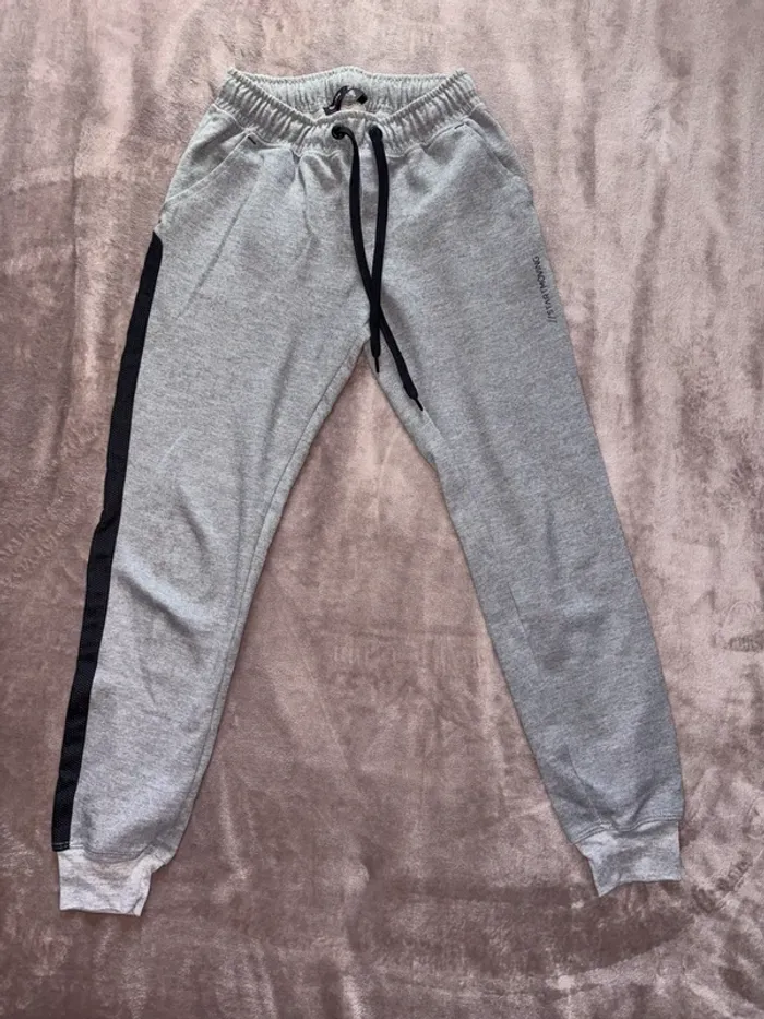 Pantalon de jogging femme gris Bershka taille XS en très bon état. - photo numéro 5