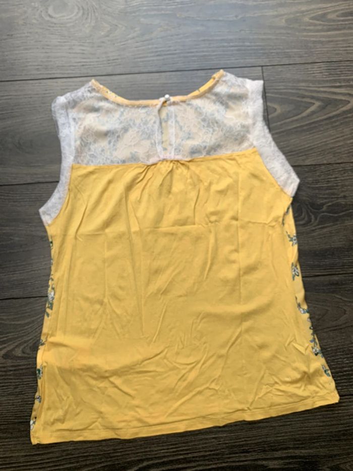 Débardeur jaune avec fleurs - photo numéro 2