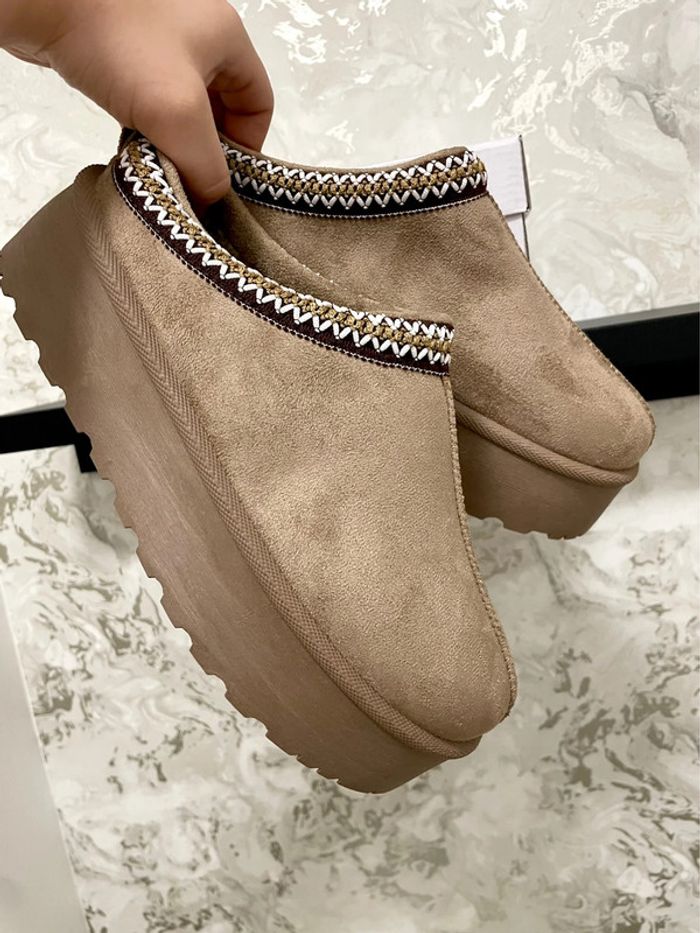 Chaussures à plate-forme fourees