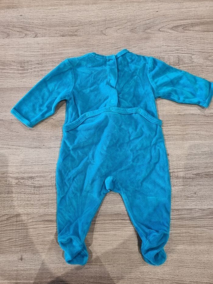 ​Pyjama velours bébé Kiabi 3 mois bleu DINOSAURE Tres Bonne Etat - photo numéro 3