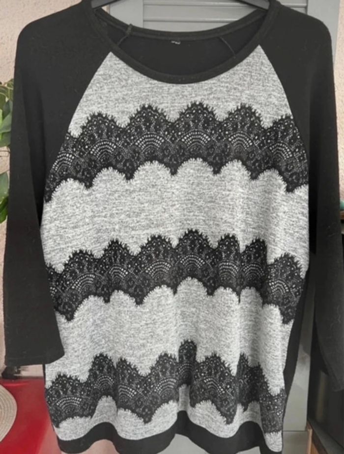 pull imprimé dentelle