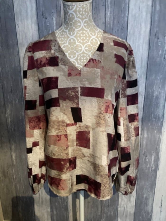 Blouse grise et rose