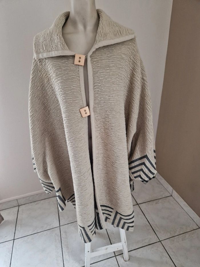 Poncho original 🖤🩶 - photo numéro 2