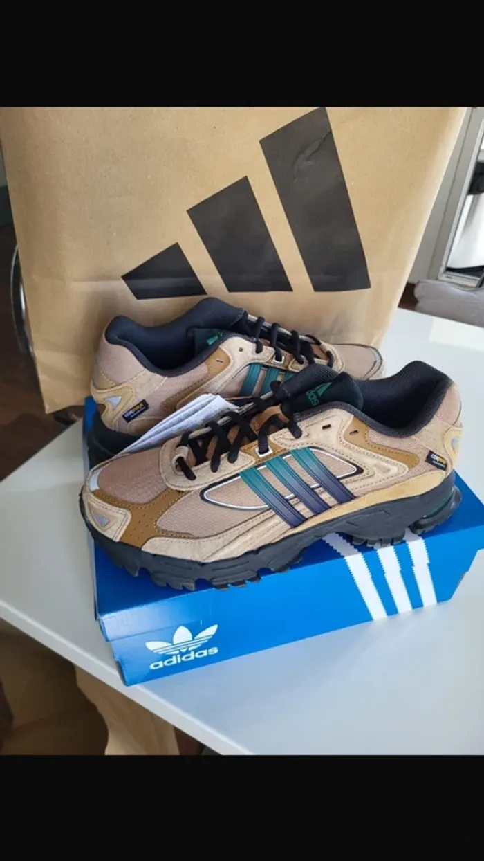 Basket Adidas Response neuve taille 44 2/3