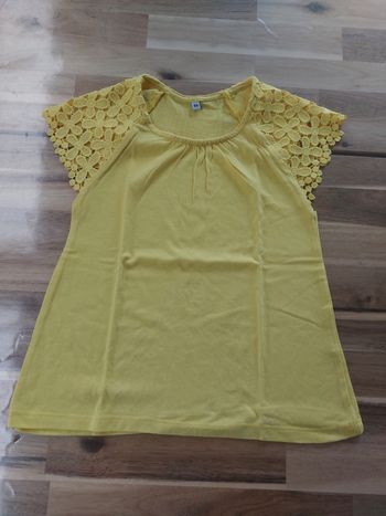 T-shirt jaune
