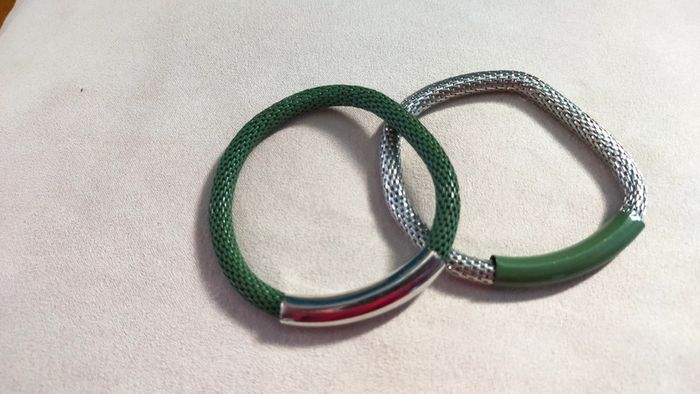 Lot de 2 bracelets rigides verts & argentés – Collection Émeraude Urbaine - photo numéro 4