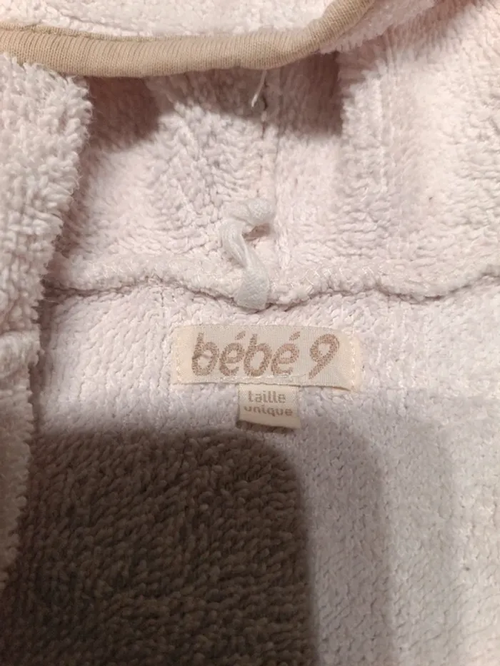 Cape de bain à capuche Bébé 9 - photo numéro 5