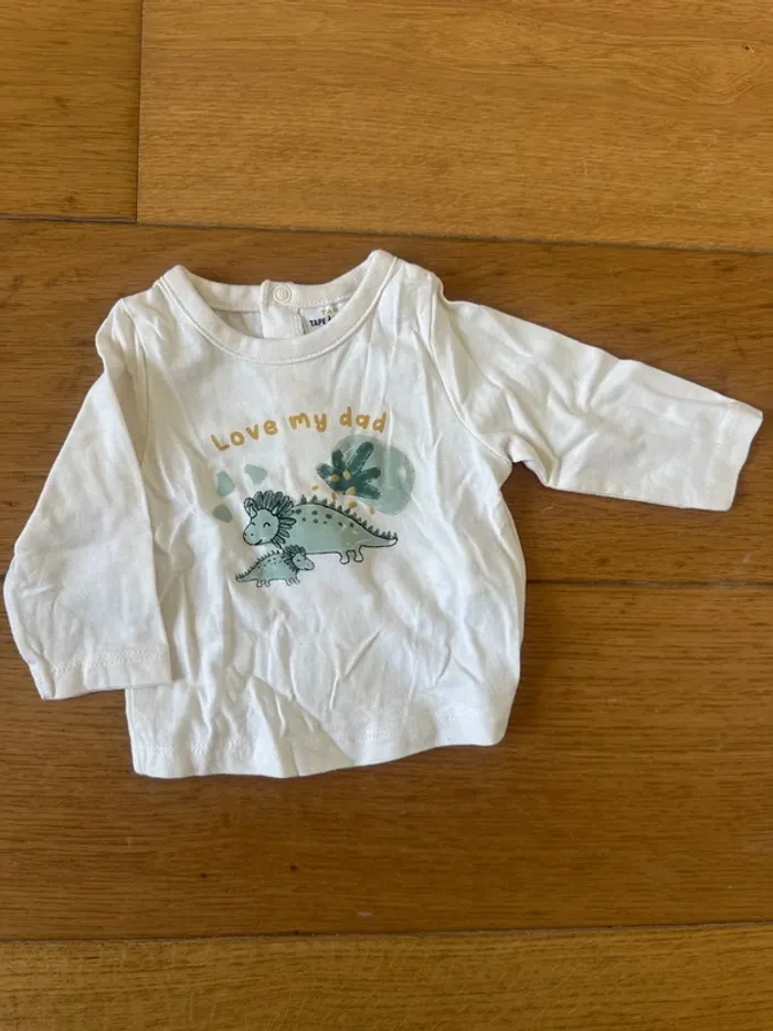 Ensemble bébé garçon 1 mois – Dino + pantalon camel – Très bon état - photo numéro 2
