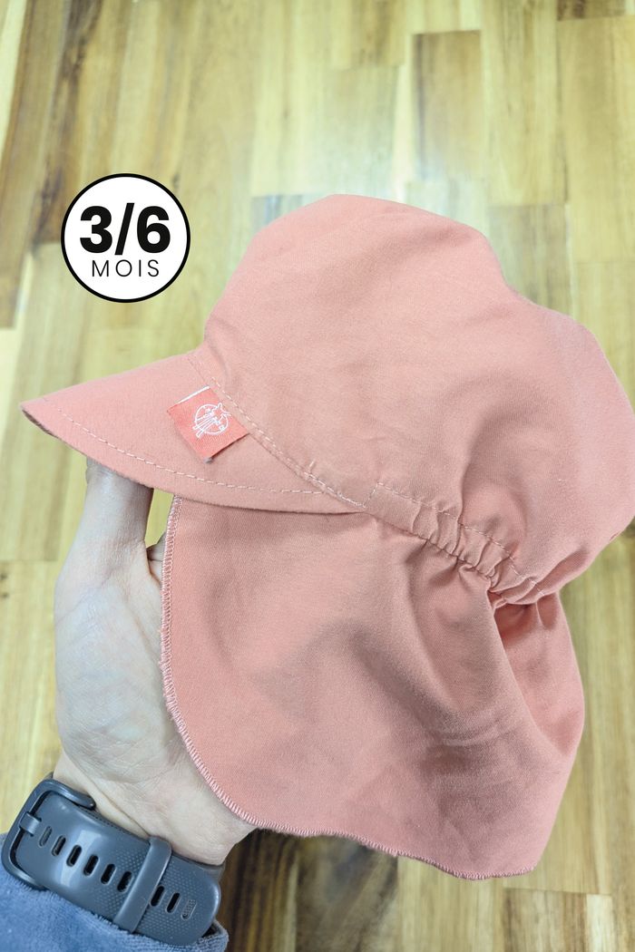 Casquette avec cache nuque, 3-6 mois 43/45 - photo numéro 3