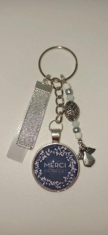 Cadeau merci remerciements,  porte clé message bijoux de sac " merci d être là "