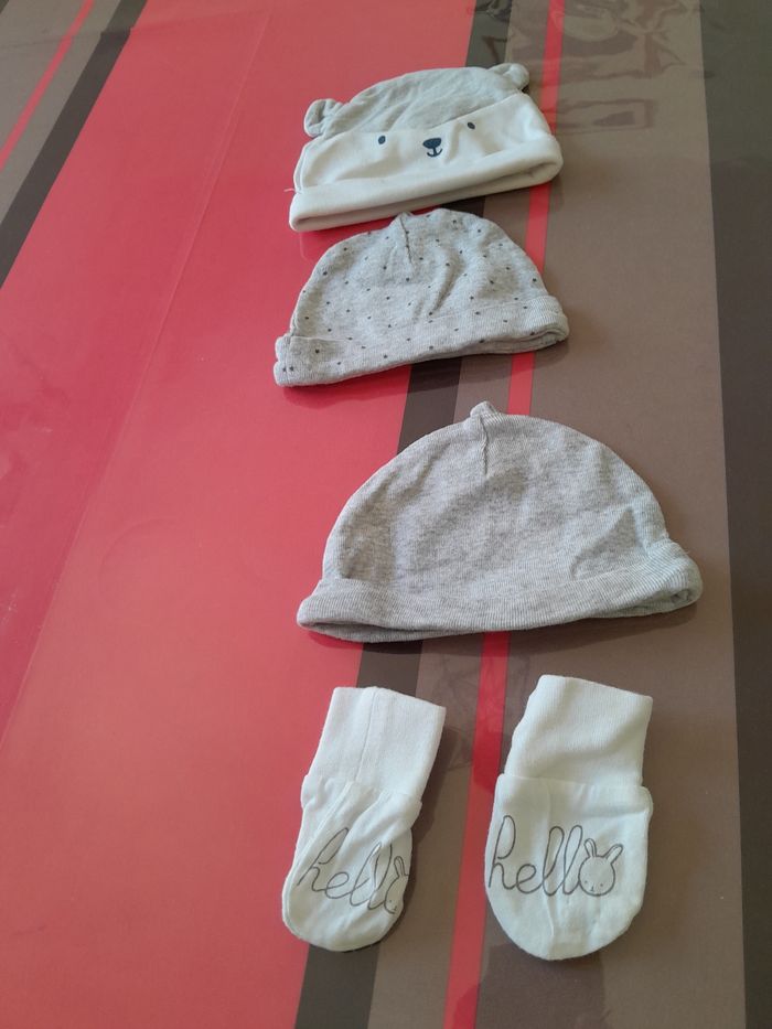 Bonnets et gants naissance