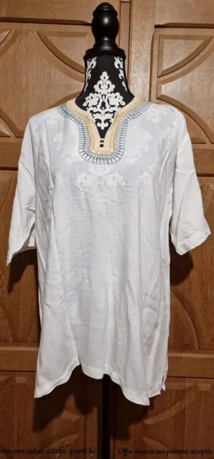 Tunique blanche à broderie casual basic taille 44