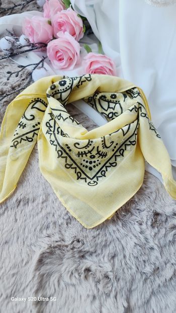 Bandana 70*70 coton doux cheveux cou jaune 