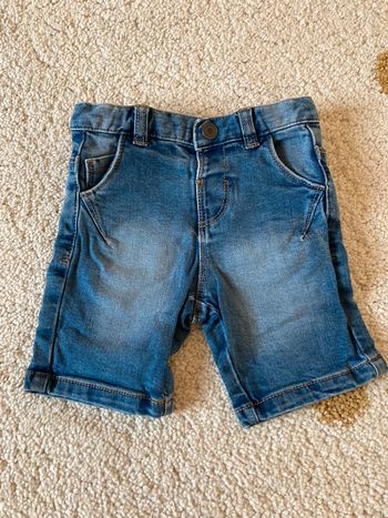 Short en jean neuf 9 mois