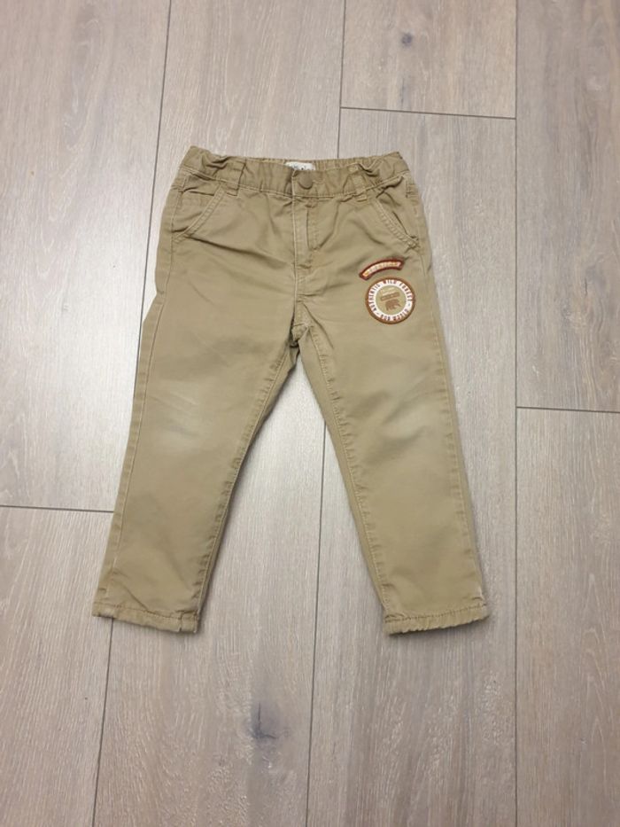 Jean beige. Garçon 24 mois. Marque Kimbaloo