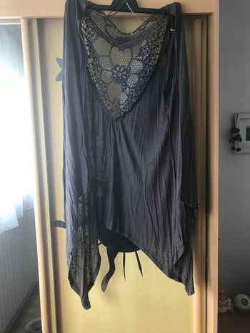 cardigan gris foncé