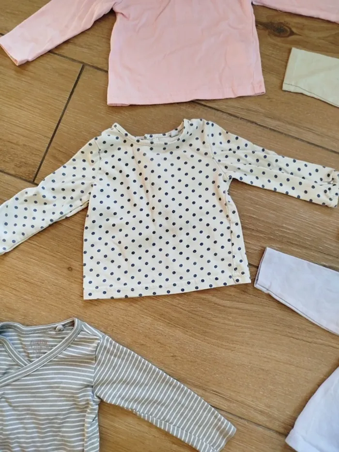 Lot T-shirt longues manches + bodys bébé fille 12 mois - photo numéro 5