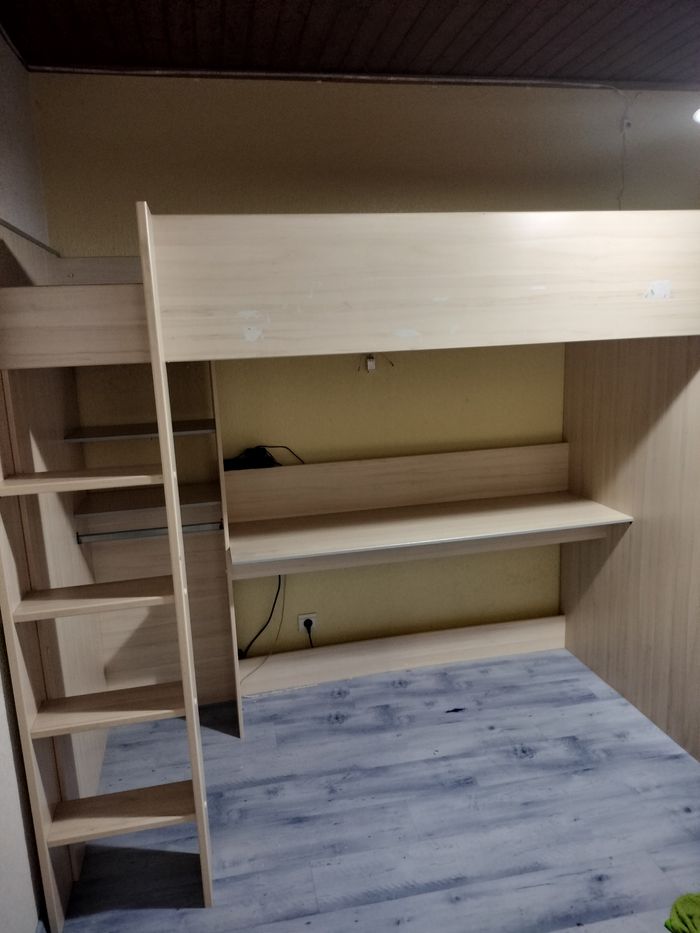 Lit enfant avec bureau intégré et matelas