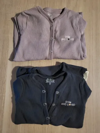 Lot 2 combinaisons maille bébé fille 9 mois
