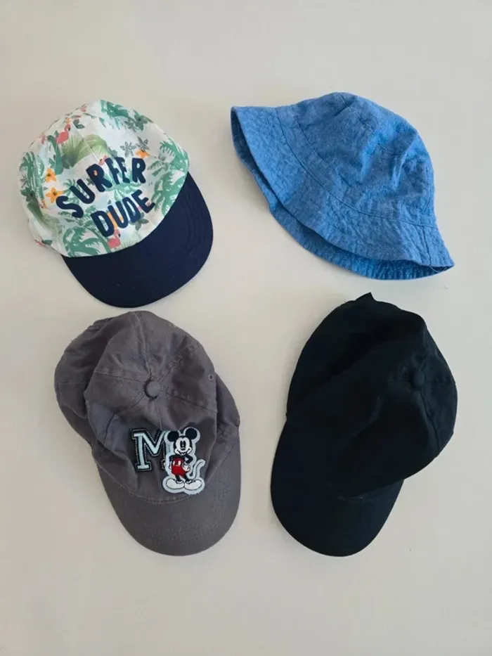 Lot de casquettes