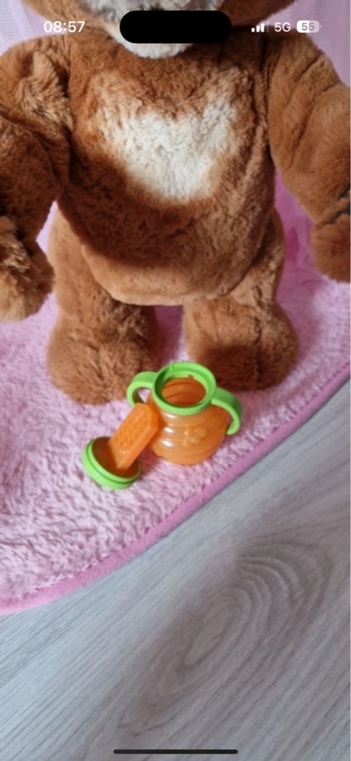 Cubby l’ours curieux