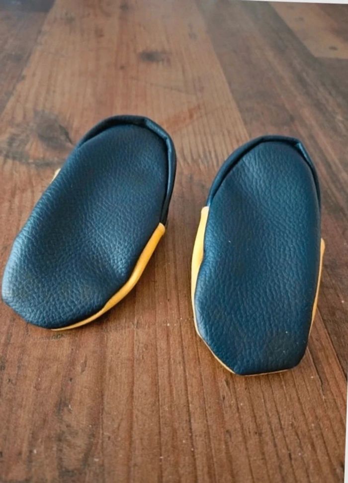 Chaussons en cuir fait main 6-12mois - photo numéro 2
