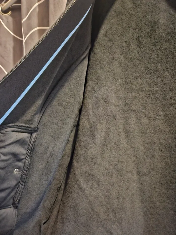 Veste noire - photo numéro 2