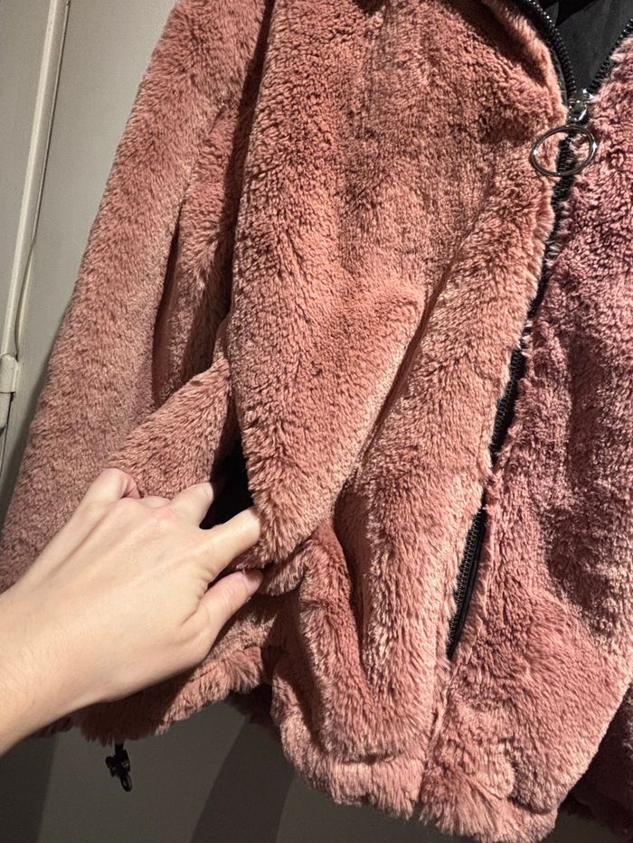 Veste fausse fourrure rose taille L Bershka - photo numéro 2