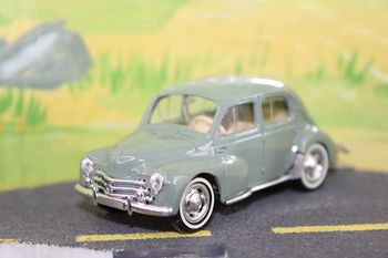 Voiture miniature Renault 4 cv