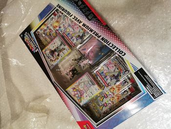 Coffret évolutions prismatiques Pokémon ev8.5 État parfait