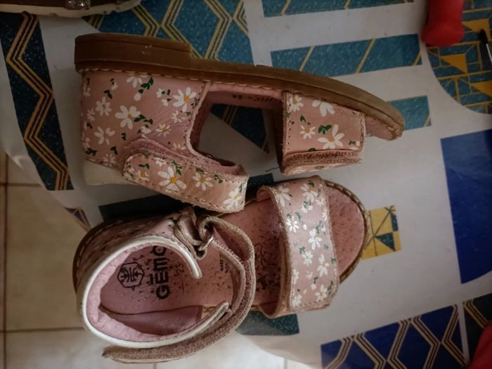 Nu pied filles 23 - photo numéro 2