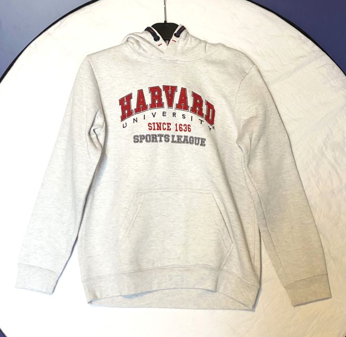 Sweat Harvard Beige Capuche Morceaux Lacets Noirs Décoration Cou Vêtement Tendance Mode Adolescents